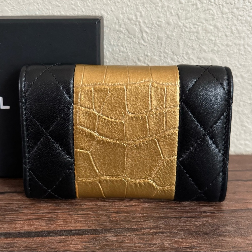 ❌SOLD❌CHANEL 2.55 Croc Embossed Lambskin Leather Flap Cardholder - Picture 5 of 9